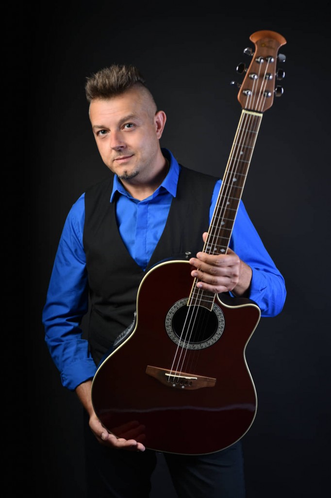 Singer Guitarist Zvetelin